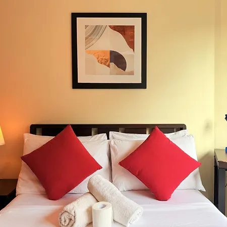 Comfy Stays With Fast Wifi Near Moa By One Guest Place